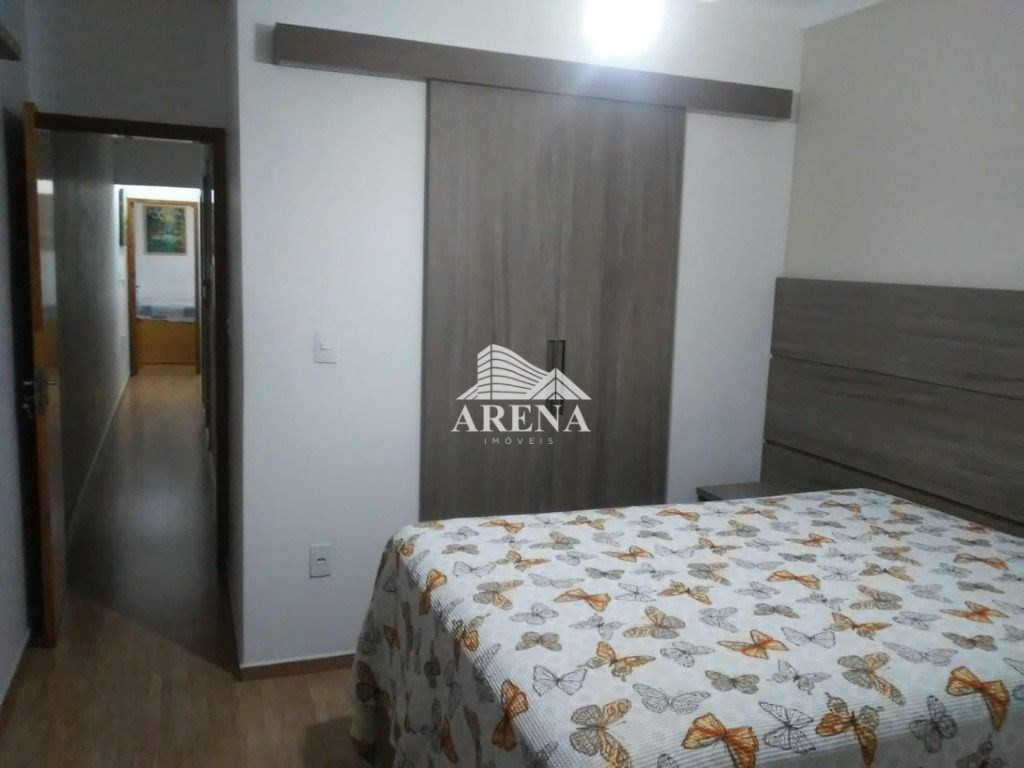 Belo sobrado com 3 quartos (1 suíte), sala, 3 banheiros, lavanderia, área para churrasco,área de luz