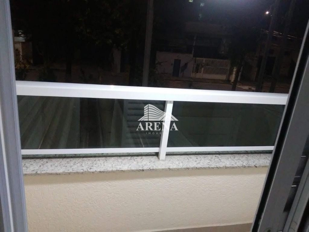 Belo sobrado com 3 quartos (1 suíte), sala, 3 banheiros, lavanderia, área para churrasco,área de luz