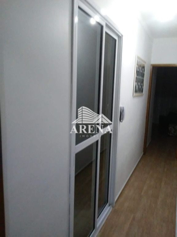 Belo sobrado com 3 quartos (1 suíte), sala, 3 banheiros, lavanderia, área para churrasco,área de luz