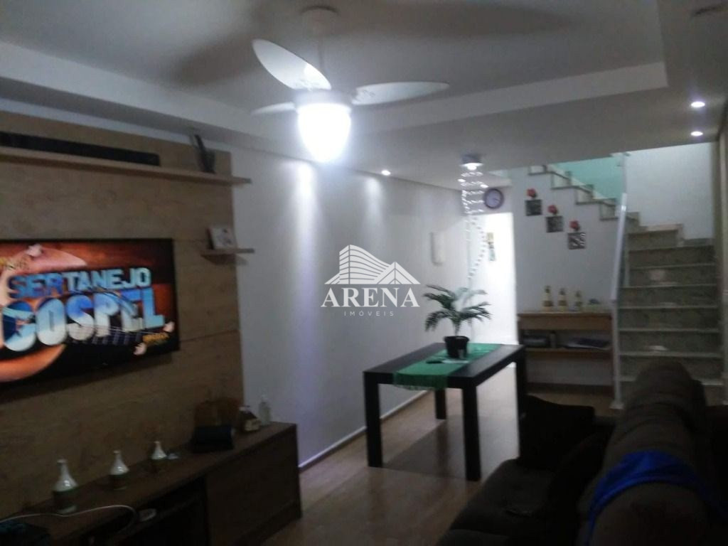 Belo sobrado com 3 quartos (1 suíte), sala, 3 banheiros, lavanderia, área para churrasco,área de luz