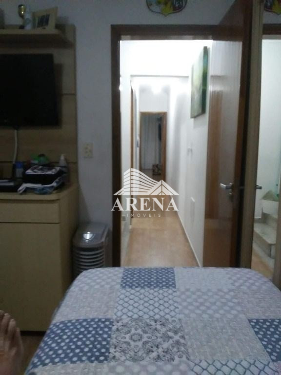 Belo sobrado com 3 quartos (1 suíte), sala, 3 banheiros, lavanderia, área para churrasco,área de luz