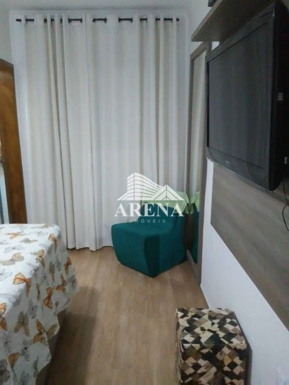 Belo sobrado com 3 quartos (1 suíte), sala, 3 banheiros, lavanderia, área para churrasco,área de luz