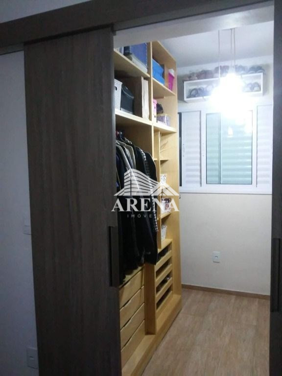 Belo sobrado com 3 quartos (1 suíte), sala, 3 banheiros, lavanderia, área para churrasco,área de luz