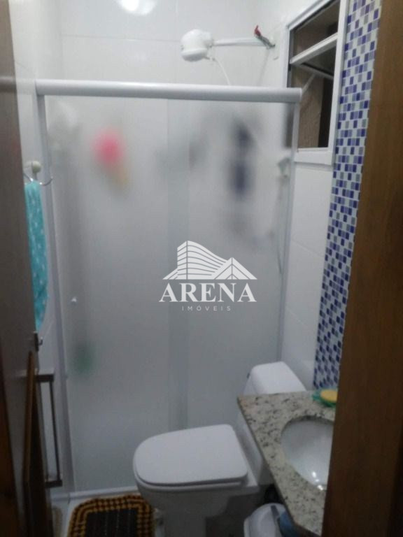 Belo sobrado com 3 quartos (1 suíte), sala, 3 banheiros, lavanderia, área para churrasco,área de luz