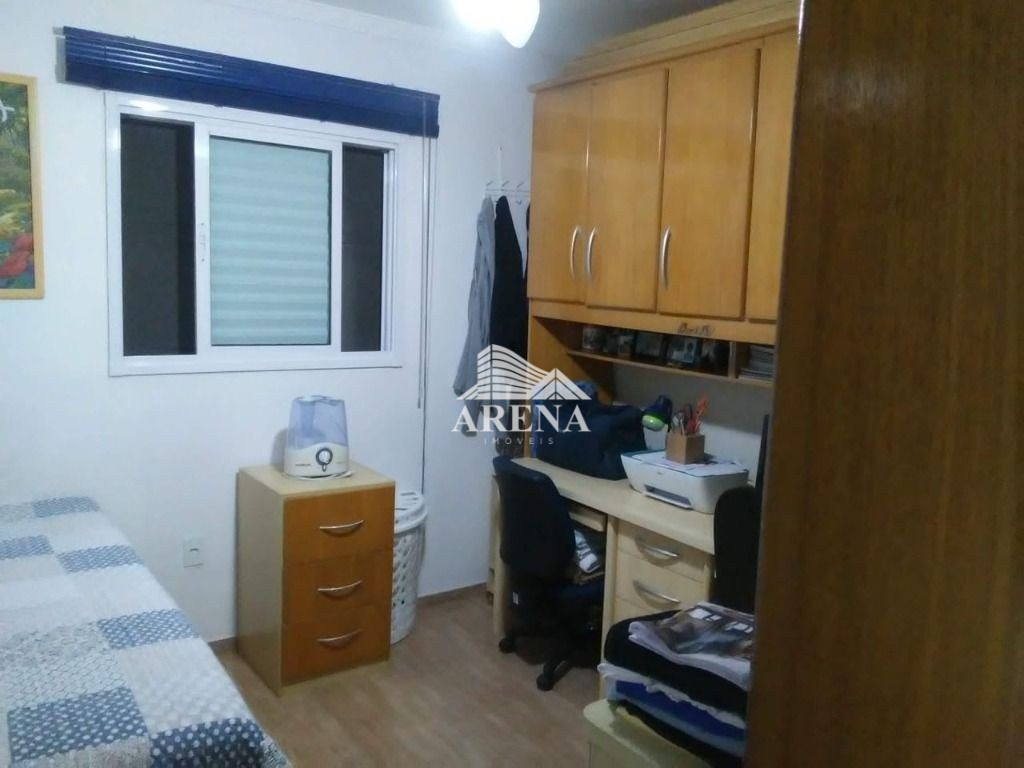 Belo sobrado com 3 quartos (1 suíte), sala, 3 banheiros, lavanderia, área para churrasco,área de luz