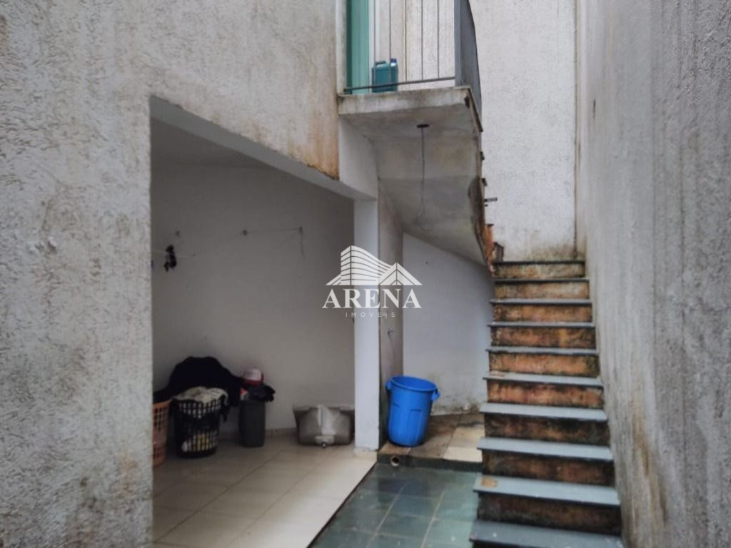 Sobrado de esquina com 3 suites ,sala, copa, cozinha, lavabo ,lavanderia , garagem para 4 carros gra