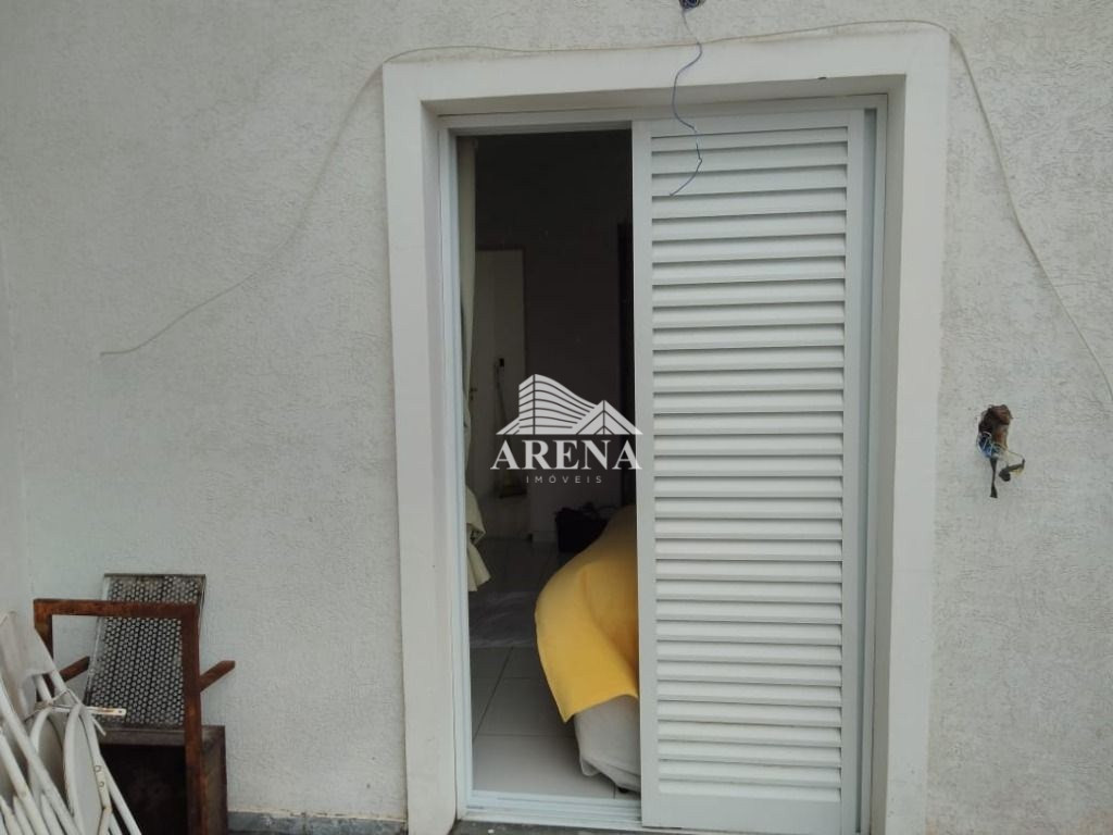 Sobrado de esquina com 3 suites ,sala, copa, cozinha, lavabo ,lavanderia , garagem para 4 carros gra