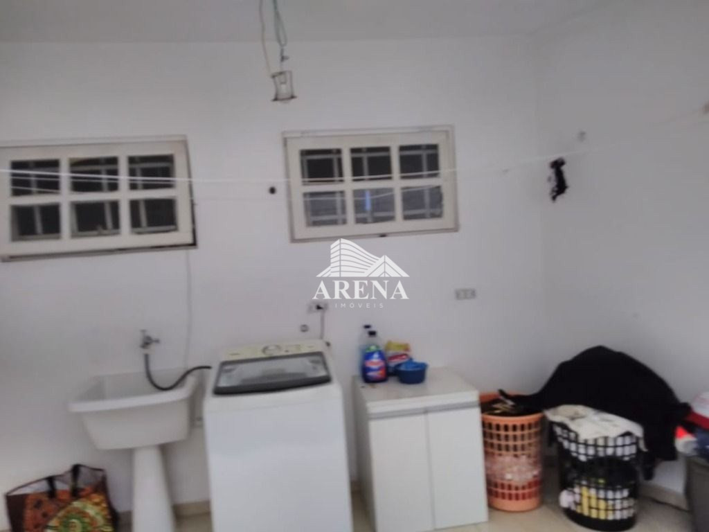 Sobrado de esquina com 3 suites ,sala, copa, cozinha, lavabo ,lavanderia , garagem para 4 carros gra
