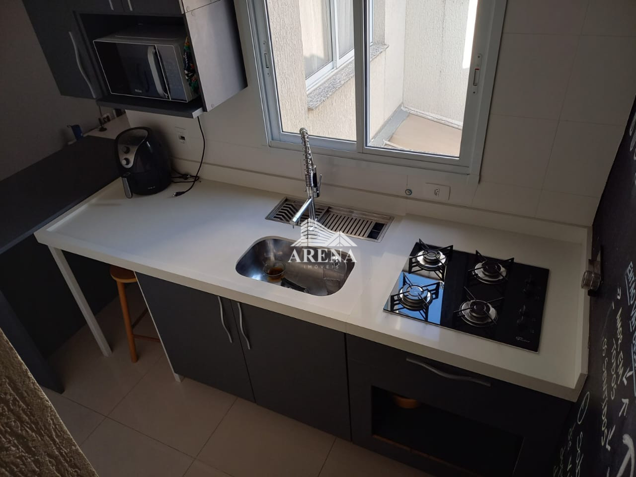 Ampla cobertura com 2 dormitórios ( 1 suíte) na Vila Bastos.