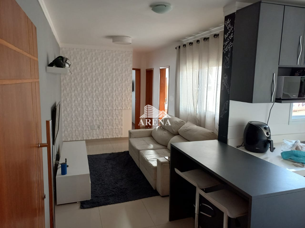 Ampla cobertura com 2 dormitórios ( 1 suíte) na Vila Bastos.