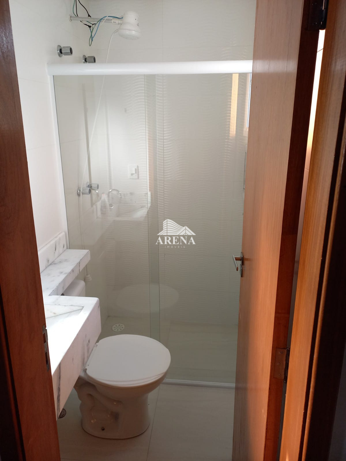 Ampla cobertura com 2 dormitórios ( 1 suíte) na Vila Bastos.