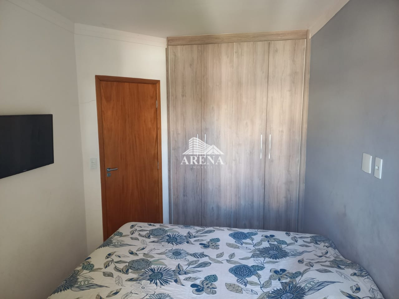 Ampla cobertura com 2 dormitórios ( 1 suíte) na Vila Bastos.