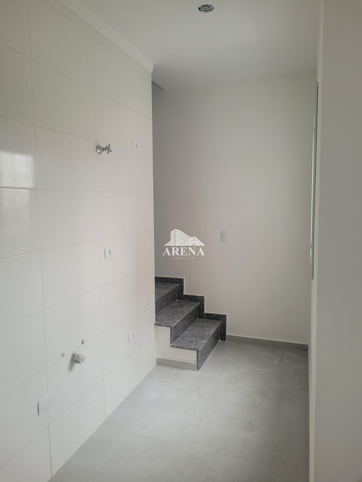 Oportunidade: Cobertura baixo condomínio  com 2 dormitórios no Jardim Cristiane.