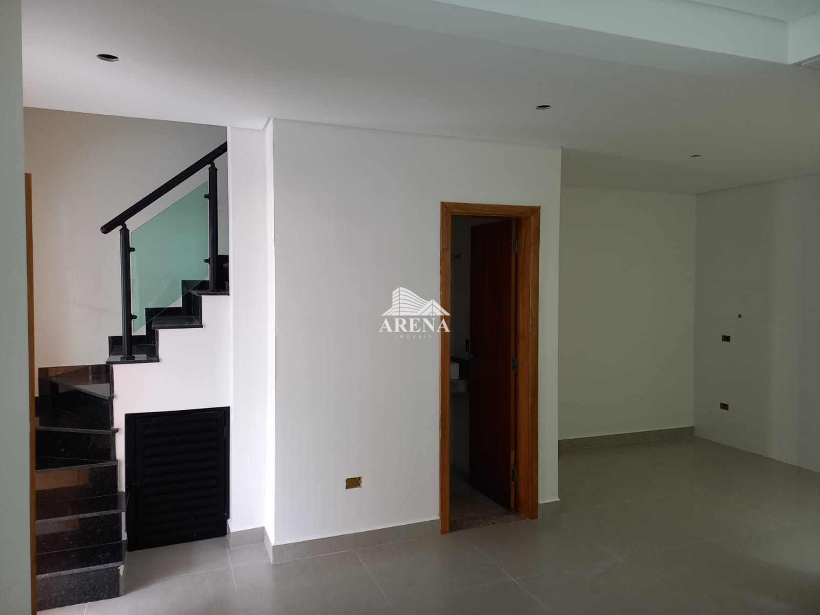 Sobrado triplex com espaço para área gourmet.