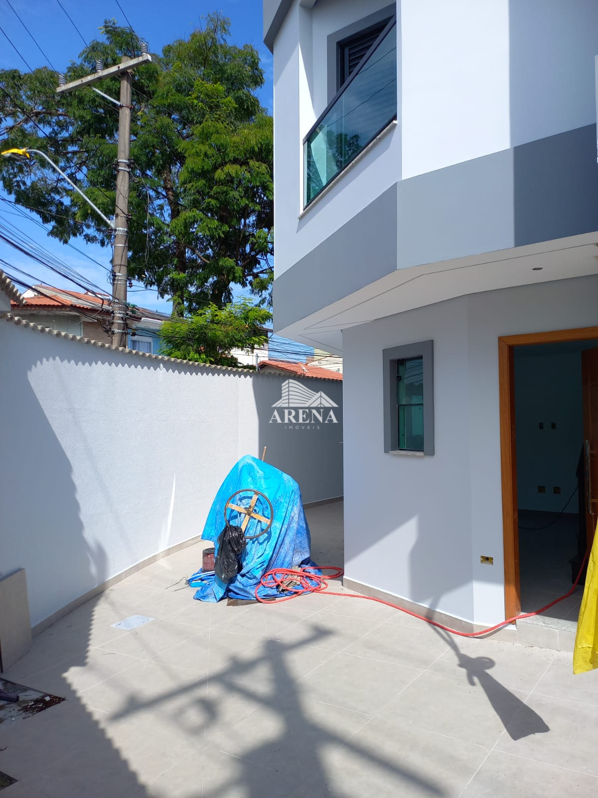 Sobrado triplex com espaço para área gourmet.