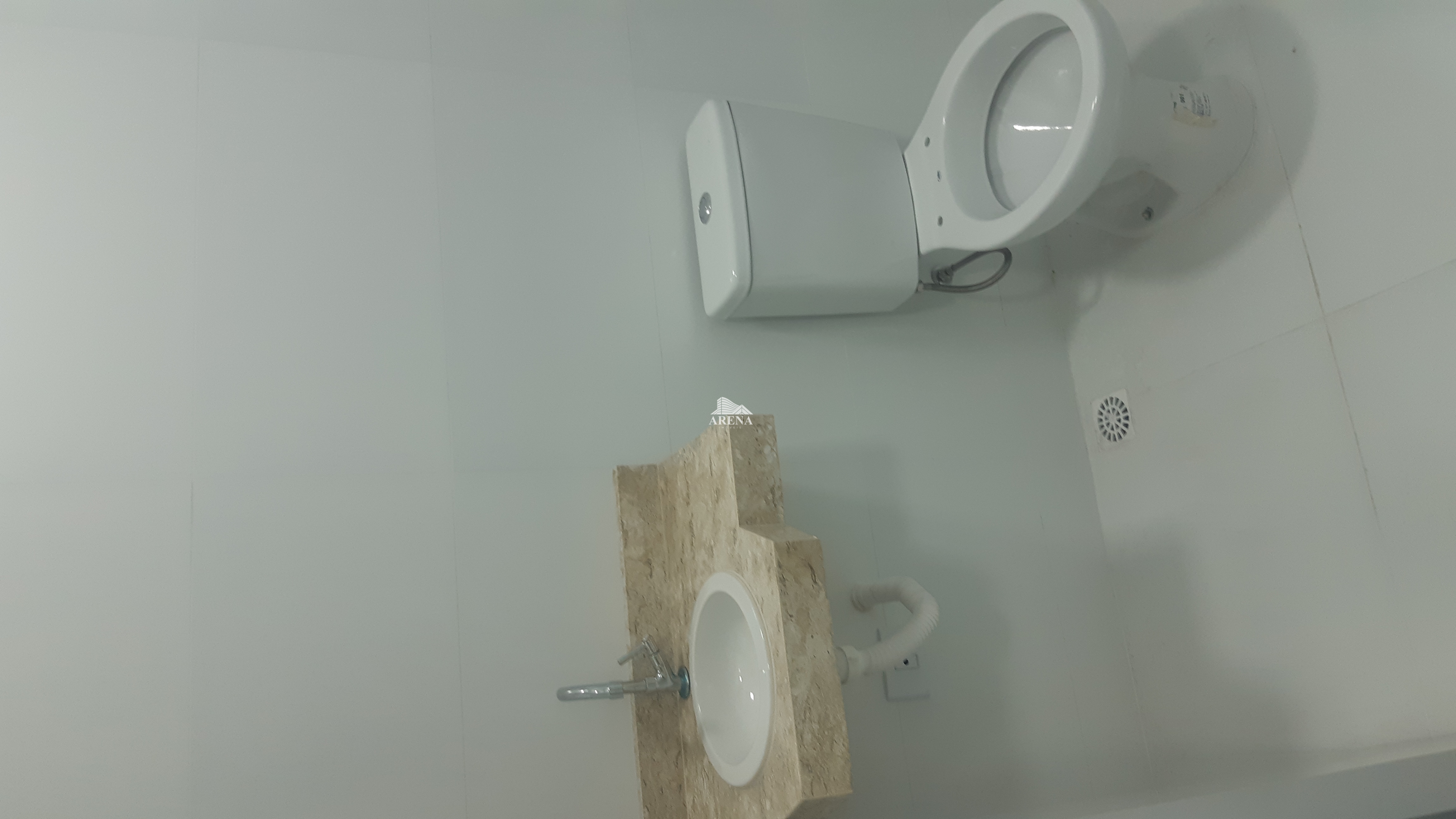 APTO NOVO TOTALMENTE ACABADO, COM ELEVADOR E SEM CONDOMÍNIO.