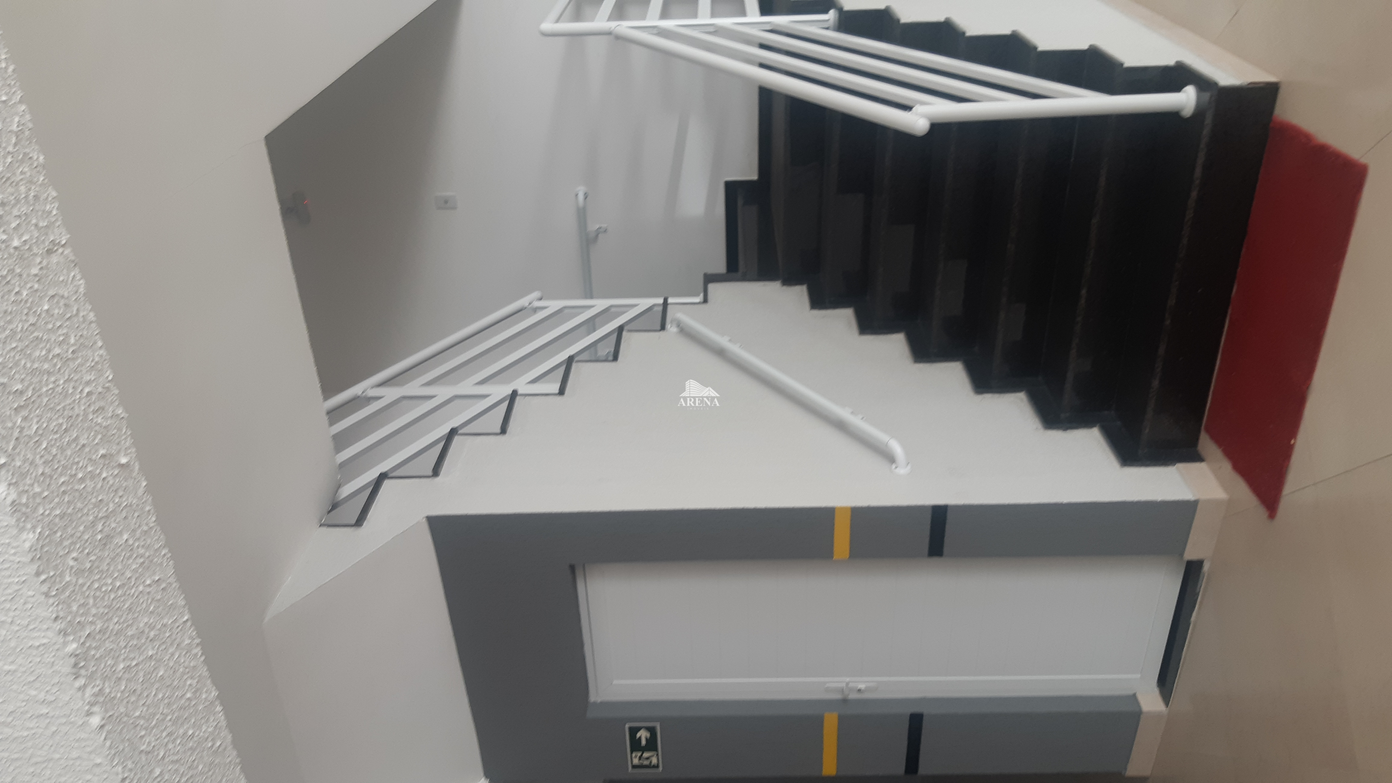 APTO NOVO TOTALMENTE ACABADO, COM ELEVADOR E SEM CONDOMÍNIO.