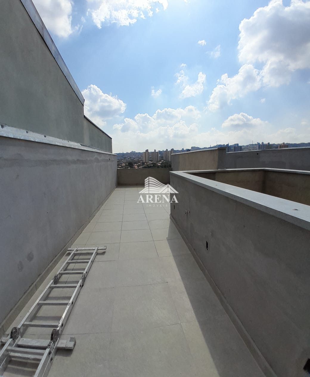 Cobertura baixo condominio.