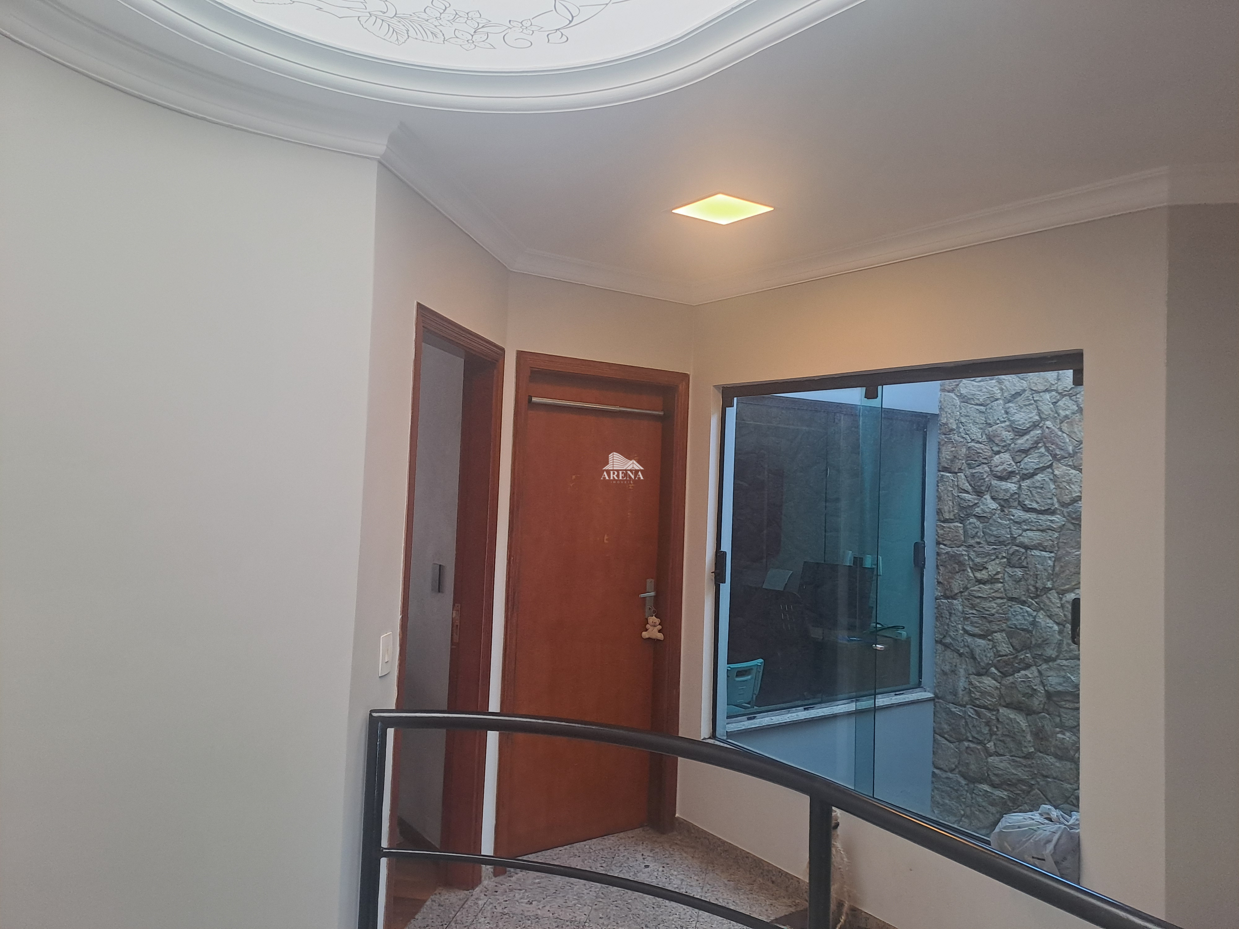 Sobrado com 4 quartos, sendo 3 com suíte e 411 metros quadrados de área construída, no Jardim Textil