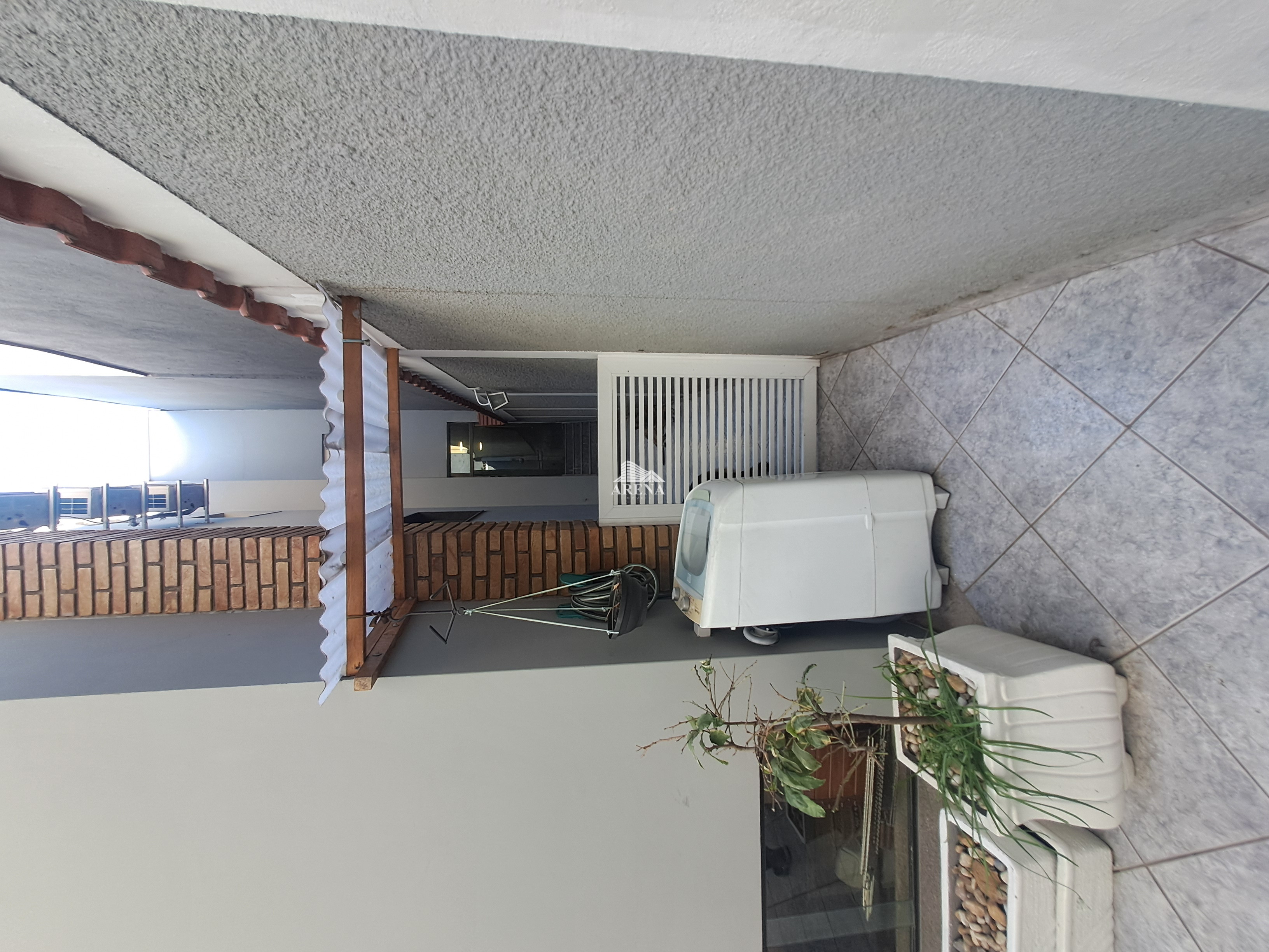 Sobrado com 4 quartos, sendo 3 com suíte e 411 metros quadrados de área construída, no Jardim Textil