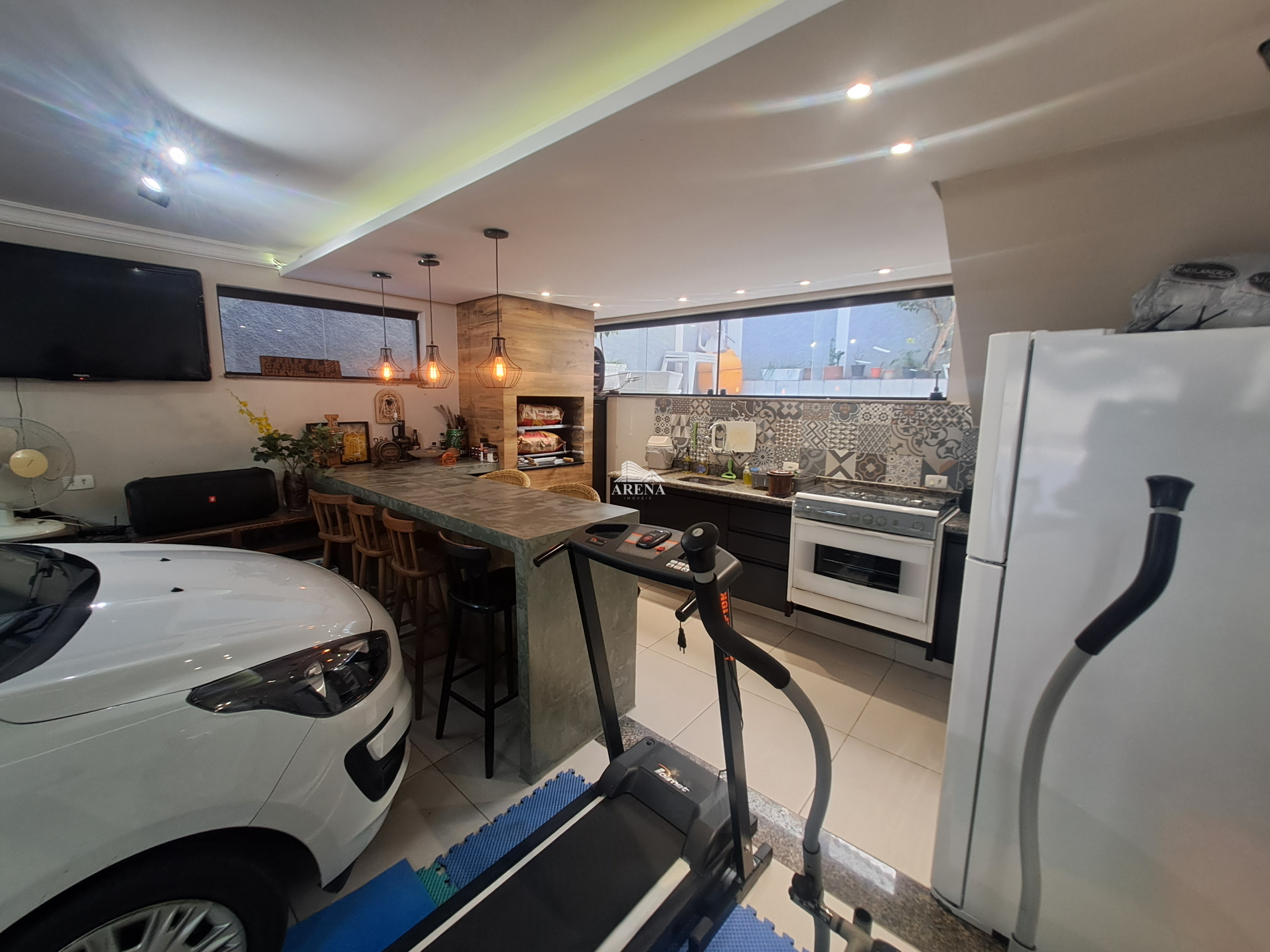 Sobrado com 4 quartos, sendo 3 com suíte e 411 metros quadrados de área construída, no Jardim Textil