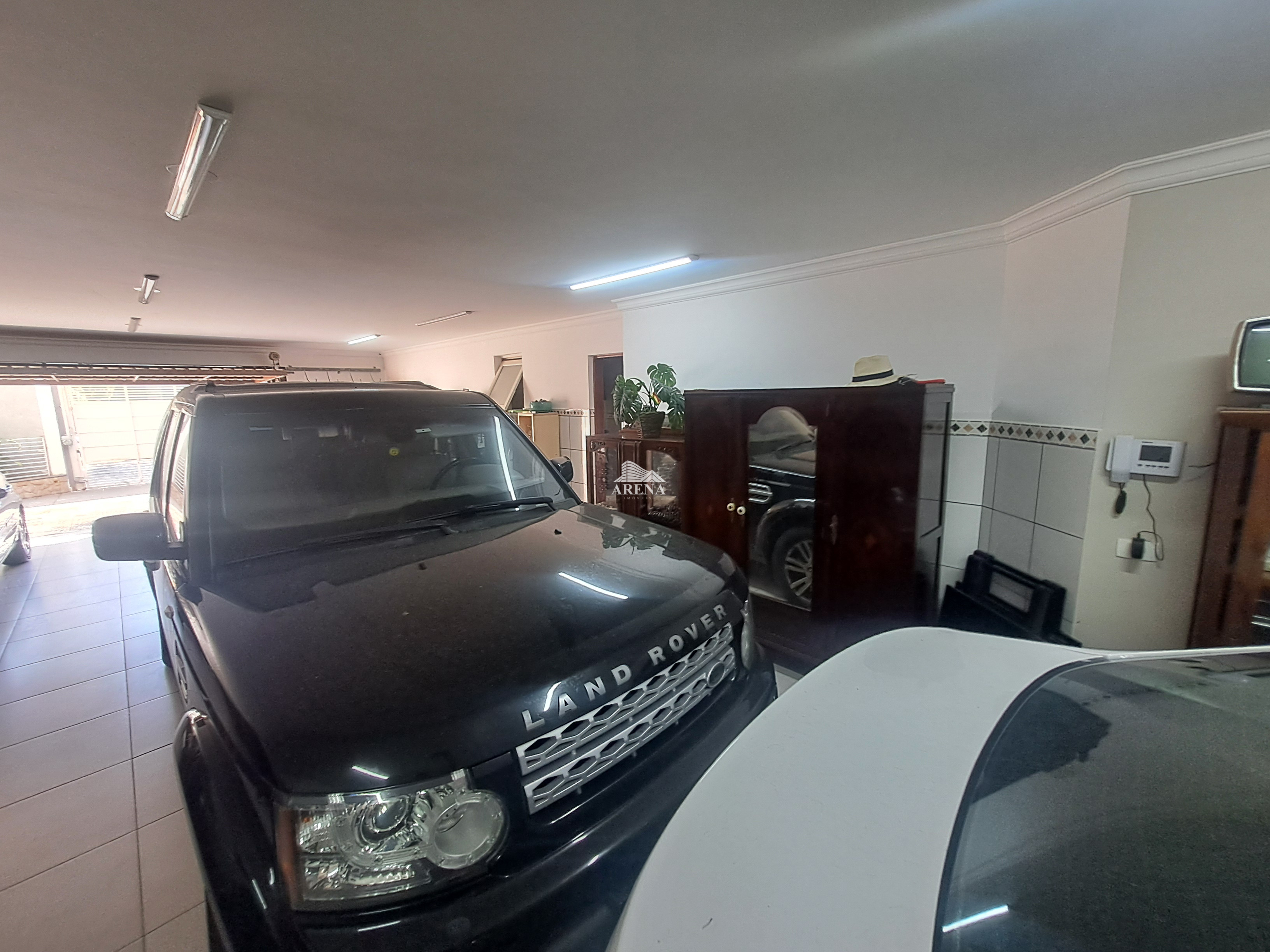 Sobrado com 4 quartos, sendo 3 com suíte e 411 metros quadrados de área construída, no Jardim Textil