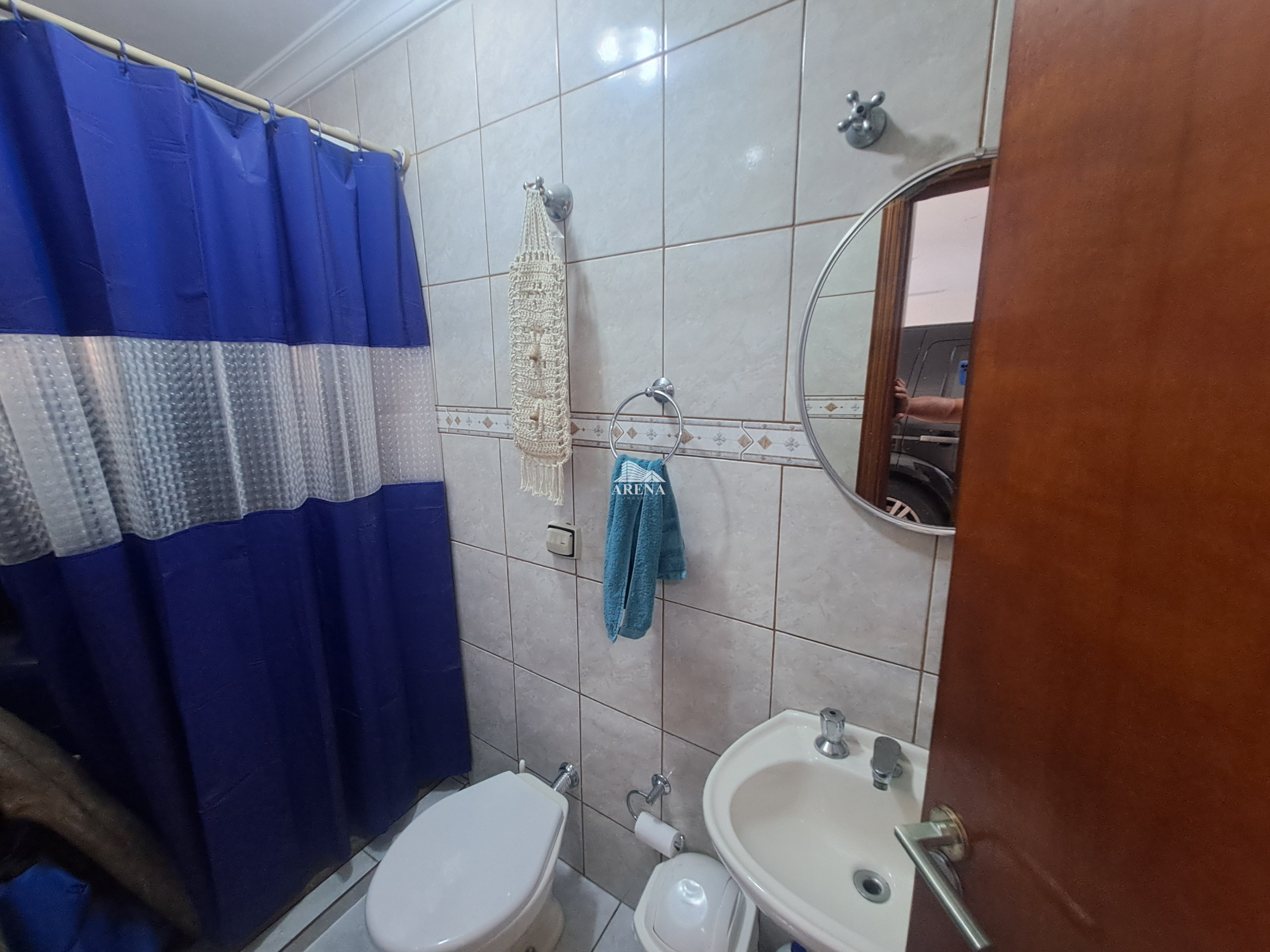 Sobrado com 4 quartos, sendo 3 com suíte e 411 metros quadrados de área construída, no Jardim Textil