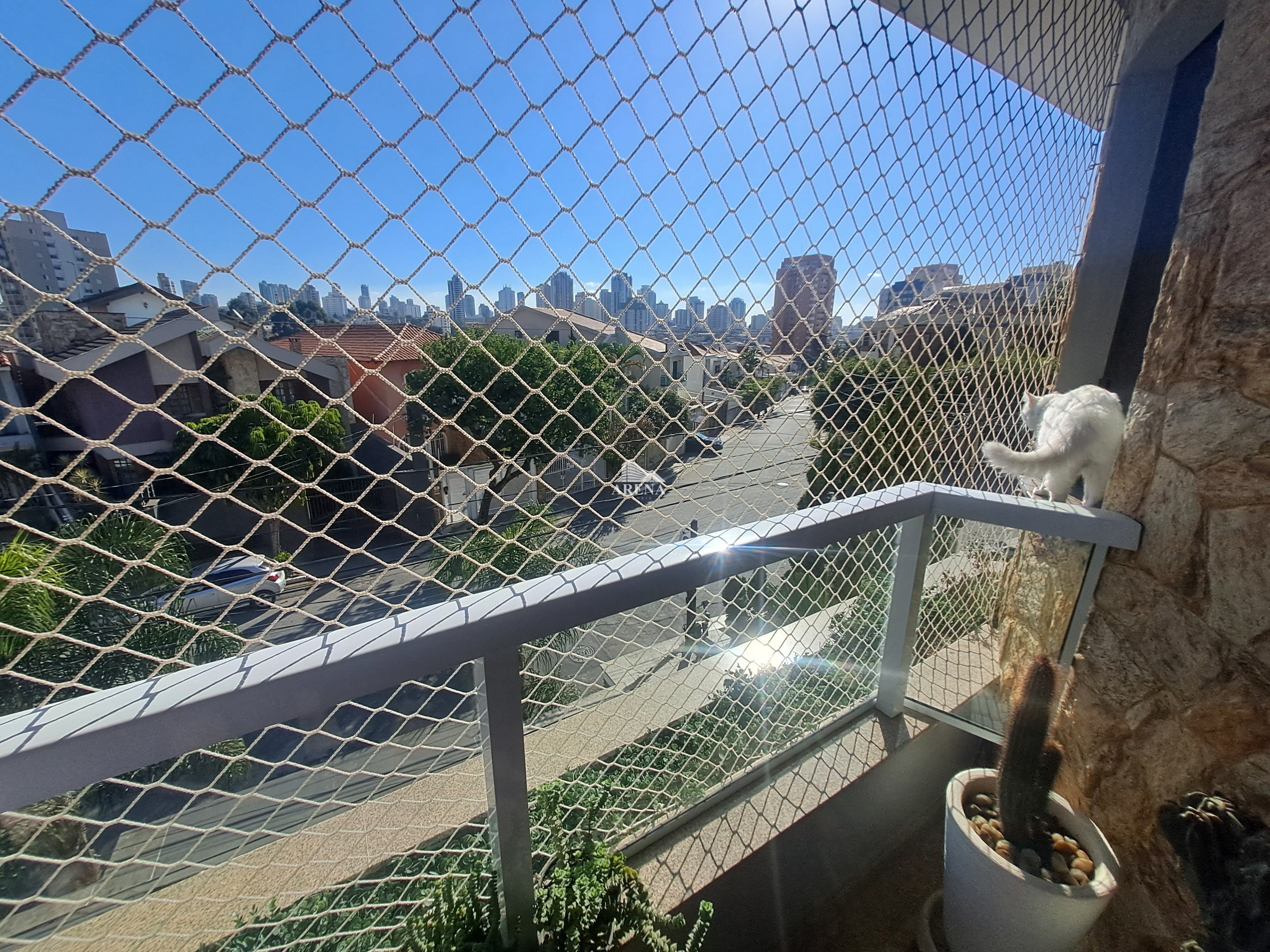 Sobrado com 4 quartos, sendo 3 com suíte e 411 metros quadrados de área construída, no Jardim Textil