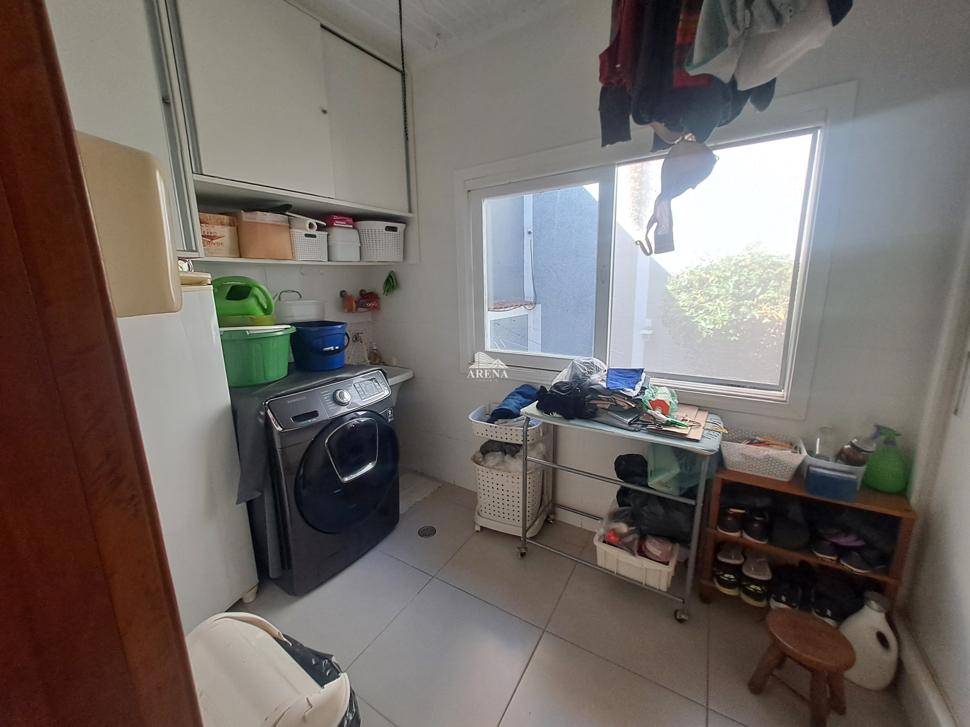 Sobrado com 4 quartos, sendo 3 com suíte e 411 metros quadrados de área construída, no Jardim Textil